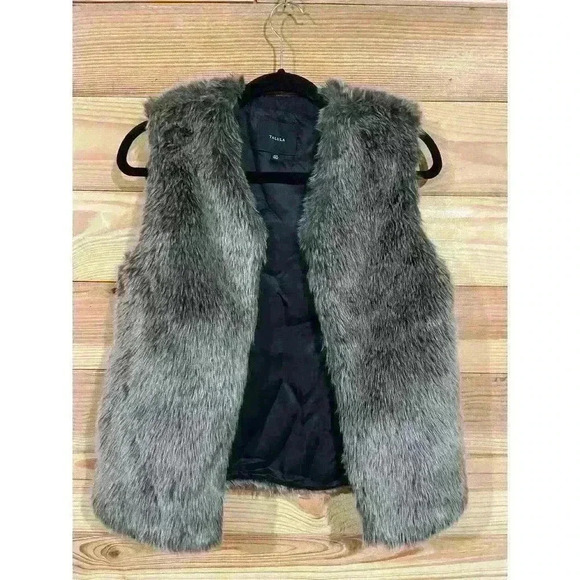 Aritzia Talula Park Slope Faux Fur Vest, size XXS - Picture 2 of 11